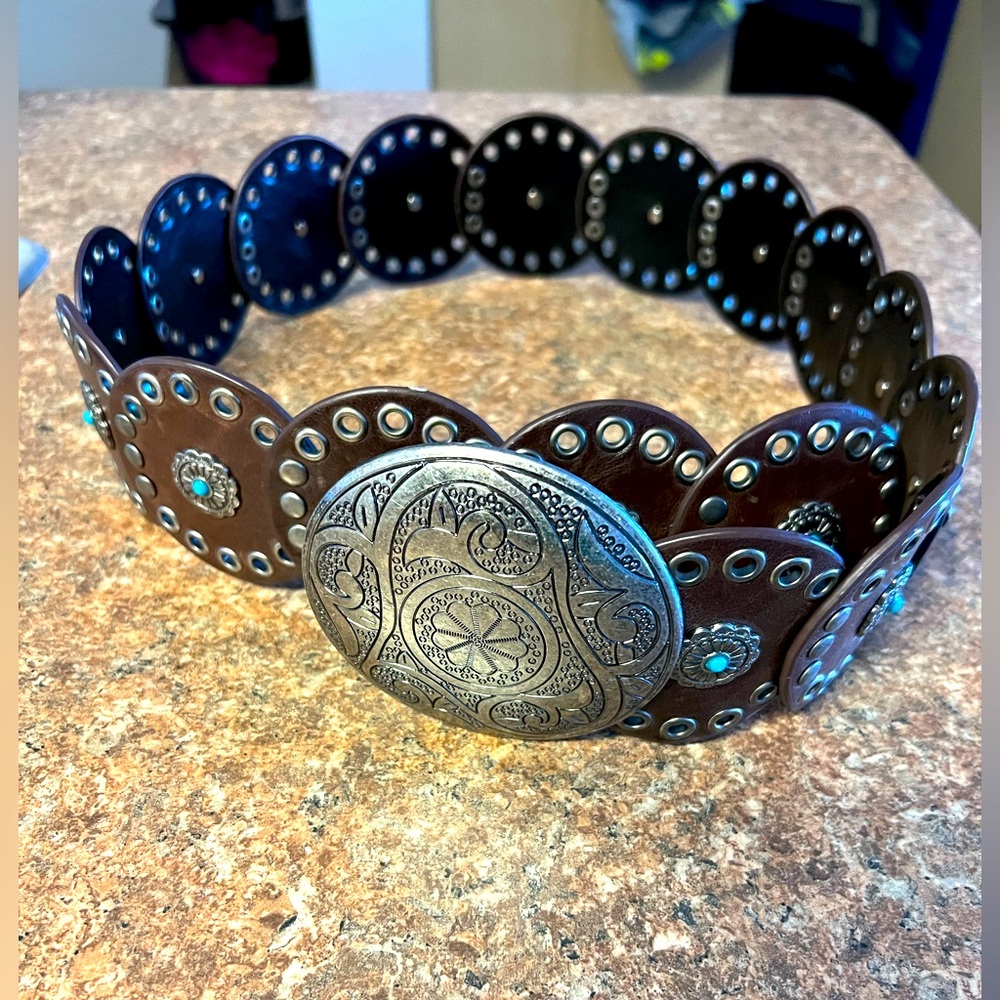 Accessory concho belt